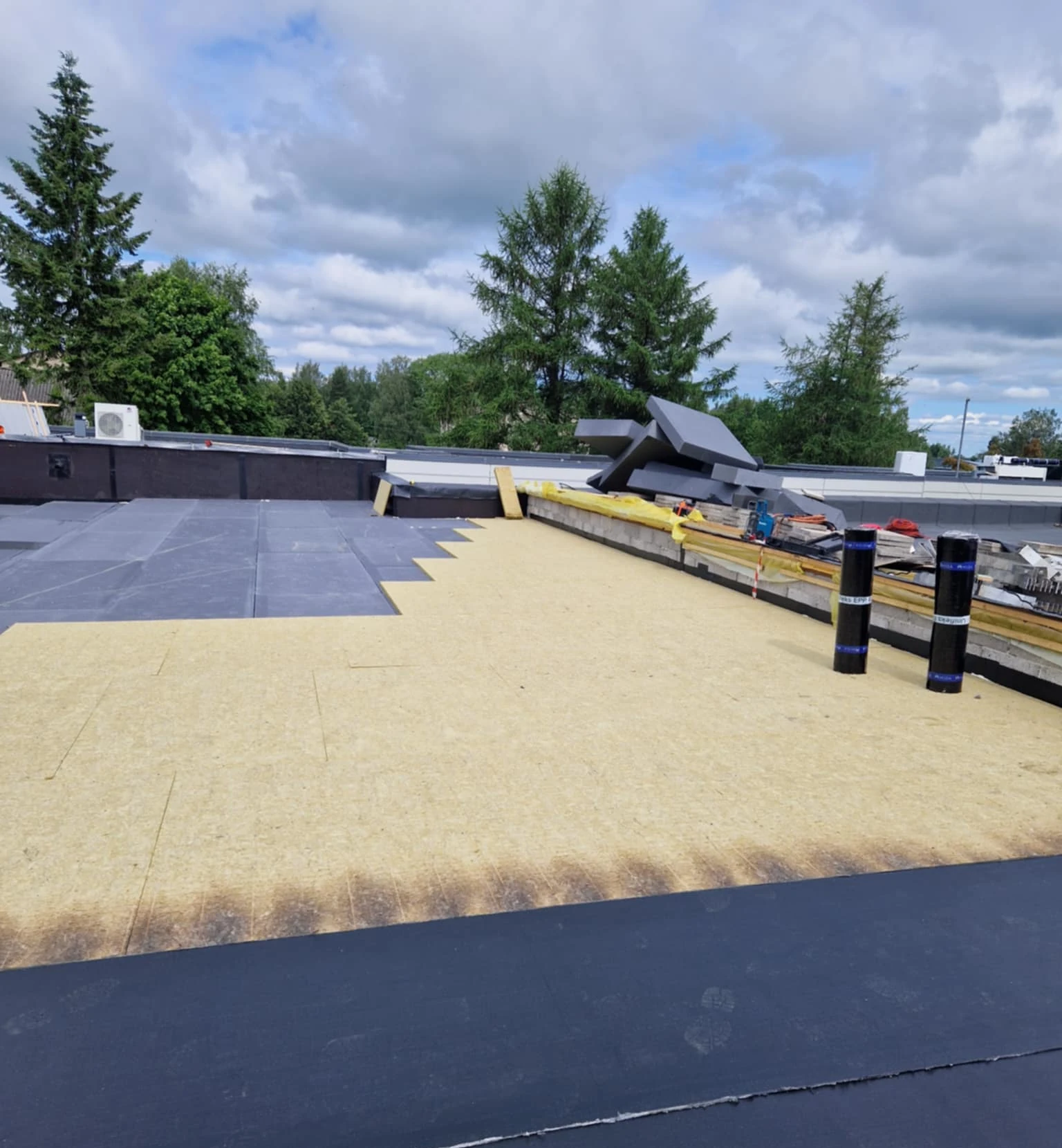 Kogenud katuseehitaja Lõuna-Eestis - lamekatuse paigaldus ja parandus